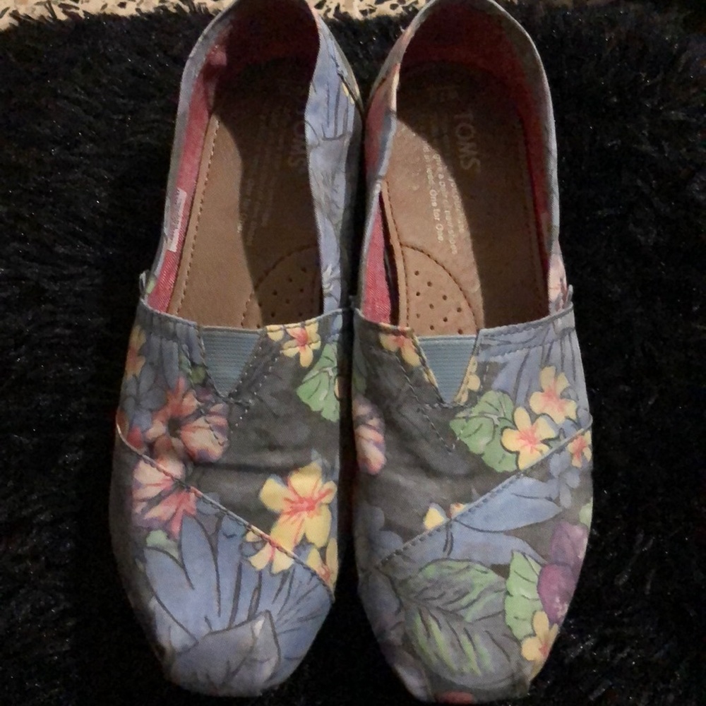 Toms flower shoes